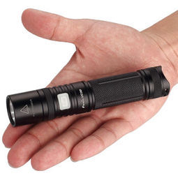 Fenix 菲尼克斯 小直筒強光遠射手電筒 UC30 Fenix 菲尼克斯 小直筒強光遠射手電筒 UC30