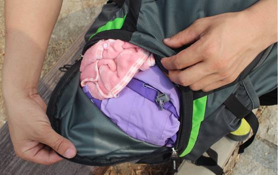 能盛好背 城市戶外背一個小容量功能包不是大材小用而是讓自己更享受 多特futura28L透氣登山包