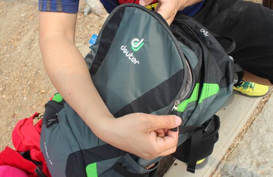 能盛好背 城市戶外背一個小容量功能包不是大材小用而是讓自己更享受 多特futura28L透氣登山包