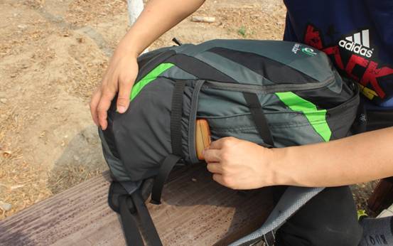 能盛好背 城市戶外背一個小容量功能包不是大材小用而是讓自己更享受 多特futura28L透氣登山包