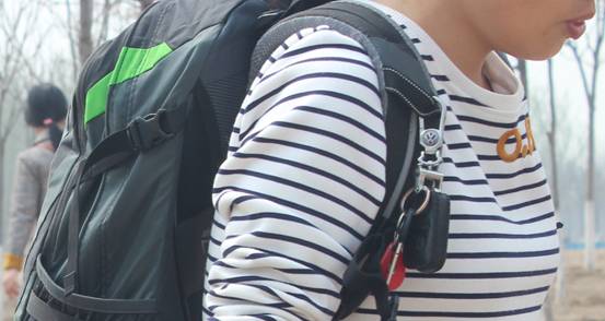 能盛好背 城市戶外背一個小容量功能包不是大材小用而是讓自己更享受 多特futura28L透氣登山包