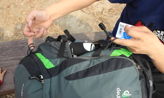 能盛好背 城市戶外背一個小容量功能包不是大材小用而是讓自己更享受 多特futura28L透氣登山包