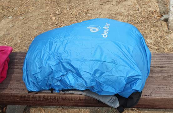 能盛好背 城市戶外背一個小容量功能包不是大材小用而是讓自己更享受 多特futura28L透氣登山包