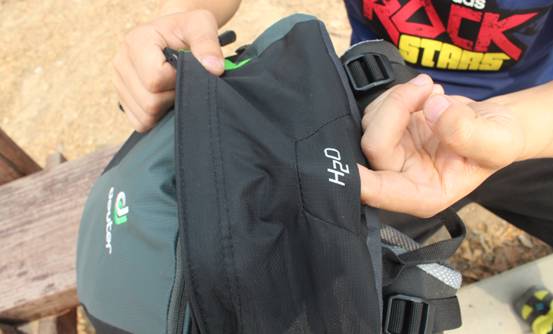 能盛好背 城市戶外背一個小容量功能包不是大材小用而是讓自己更享受 多特futura28L透氣登山包