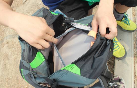 能盛好背 城市戶外背一個小容量功能包不是大材小用而是讓自己更享受 多特futura28L透氣登山包