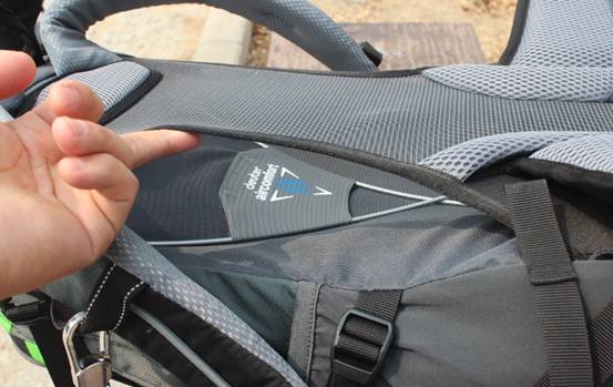 能盛好背 城市戶外背一個小容量功能包不是大材小用而是讓自己更享受 多特futura28L透氣登山包