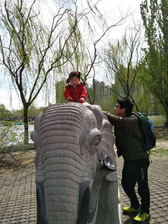 能盛好背 城市戶外背一個小容量功能包不是大材小用而是讓自己更享受 多特futura28L透氣登山包