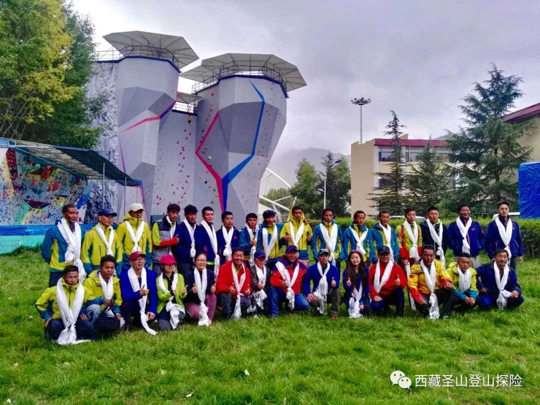 中國(guó)人阿忠、張梁、靜雪、羅靜完成世界十四座海拔8000米以上山峰的巔峰夢(mèng)想