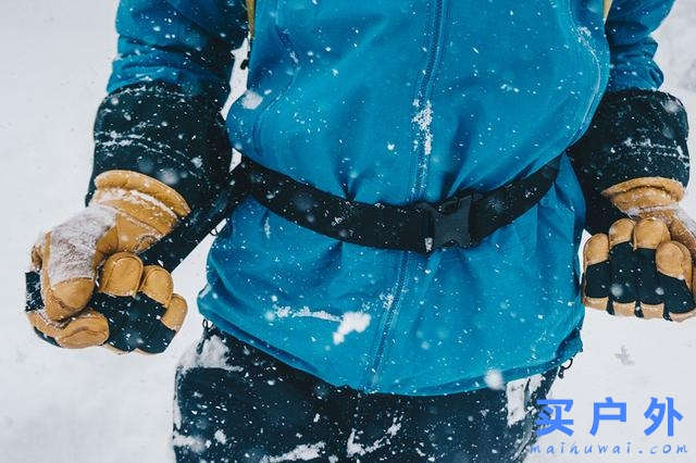 始祖鳥Alpha SK 32背包評測，極簡主義滑雪者之選