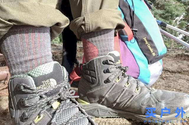 戶外徒步除了需要一雙好的登山鞋外，登山襪更是不可忽略