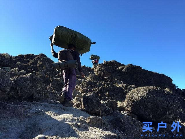 登上坦桑尼亞非洲第一高峰乞力馬扎羅山之夢