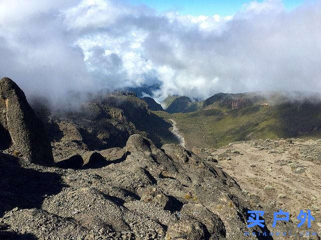 登上坦桑尼亞非洲第一高峰乞力馬扎羅山之夢