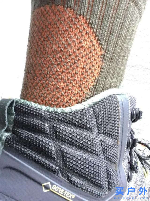 戶外徒步除了需要一雙好的登山鞋外，登山襪更是不可忽略