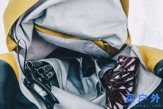 始祖鳥Alpha SK 32背包評測，極簡主義滑雪者之選