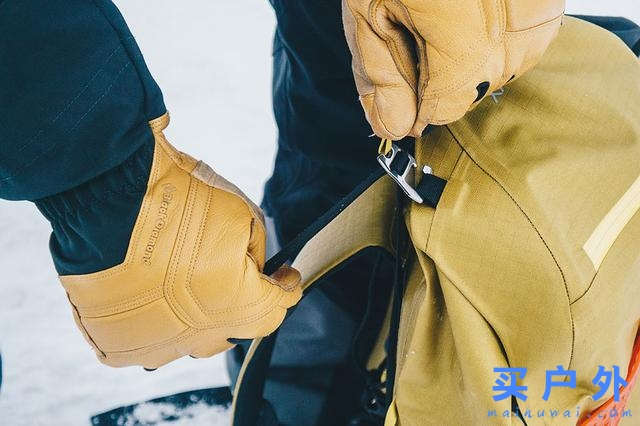 始祖鳥Alpha SK 32背包評測，極簡主義滑雪者之選