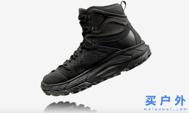 今年大熱的HOKA ONE ONE推出高幫戶外靴，功能性和外觀兼具