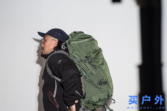 買了個神秘農(nóng)場Mystery Ranch背包，只因?yàn)橛忠_始徒步旅行