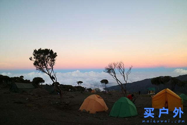 登上坦桑尼亞非洲第一高峰乞力馬扎羅山之夢