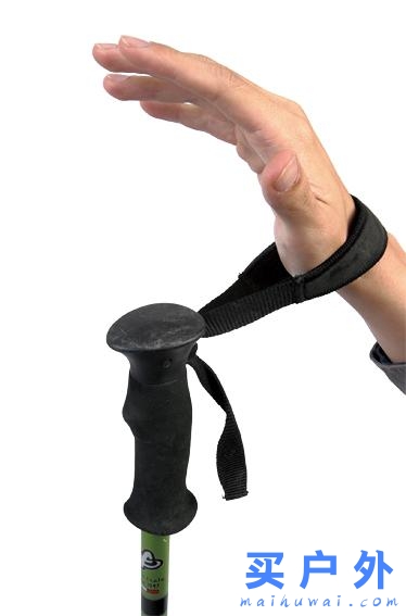 登山杖正確的使用方法，使用登山杖可以讓走路更輕松