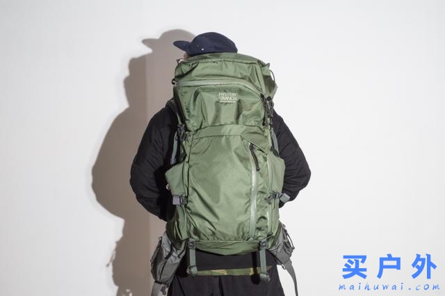 買了個神秘農場Mystery Ranch背包，只因為又要開始徒步旅行