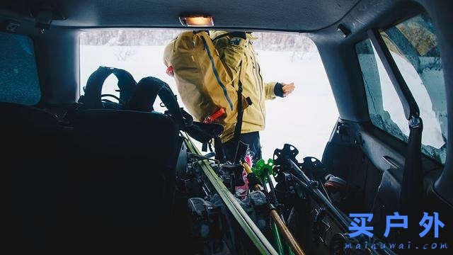 始祖鳥Alpha SK 32背包評測，極簡主義滑雪者之選