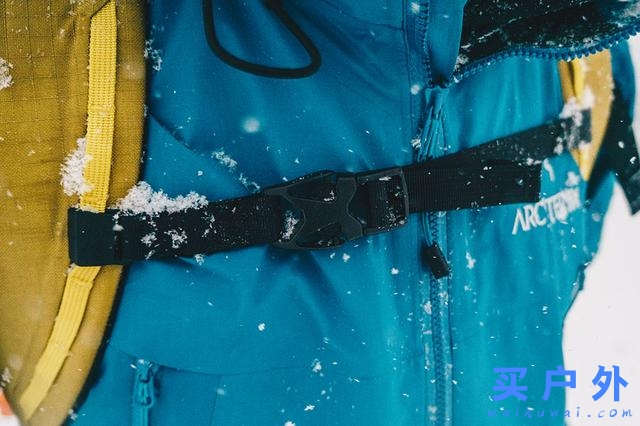 始祖鳥Alpha SK 32背包評測，極簡主義滑雪者之選