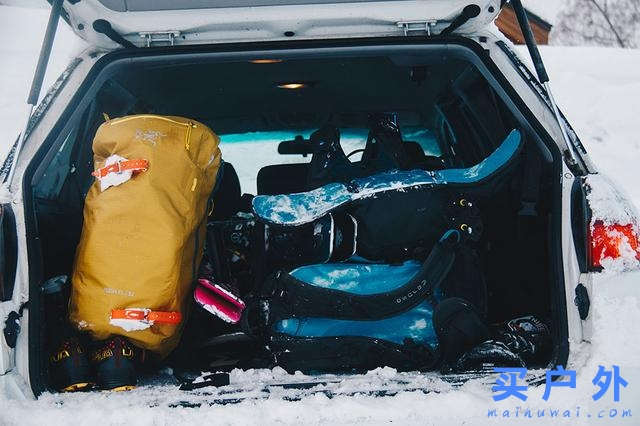 始祖鳥Alpha SK 32背包評測，極簡主義滑雪者之選