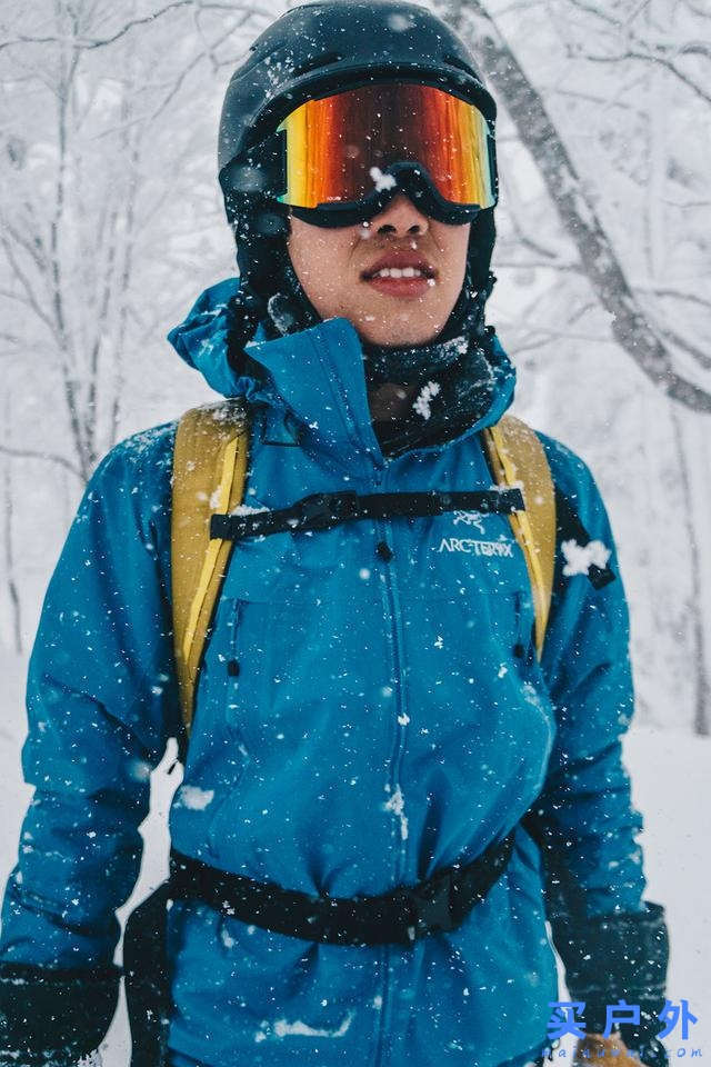 始祖鳥Alpha SK 32背包評測，極簡主義滑雪者之選