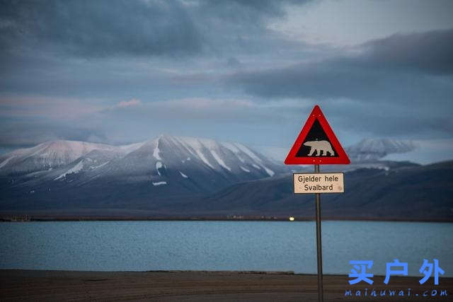 身穿Klattermusen攀山鼠羽絨連帽外套探索世界極北之島,斯瓦爾巴群島