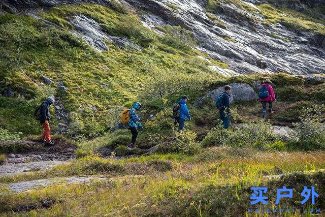 穿著Lowa多功能戶外鞋,探索群山峻嶺之間