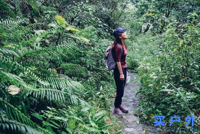 穿的第一件戶外裝備，當一個都市與山林穿梭的雙棲女子