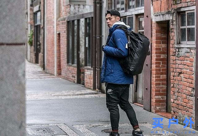 帥氣征服濕冷天氣,四款保暖外套始祖鳥Arc'teryx羽絨服和棉服開箱實穿！