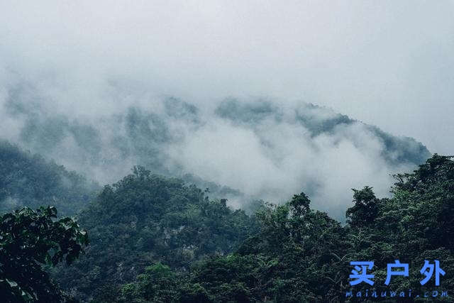 穿的第一件戶外裝備，當一個都市與山林穿梭的雙棲女子