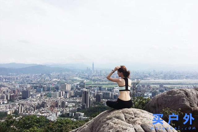 穿的第一件戶外裝備，當一個都市與山林穿梭的雙棲女子