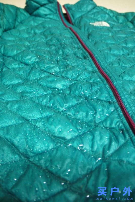 把原先的羽絨服汰換掉啦，以后上山就靠這件The North Face ThermoBall北面保暖棉服外套