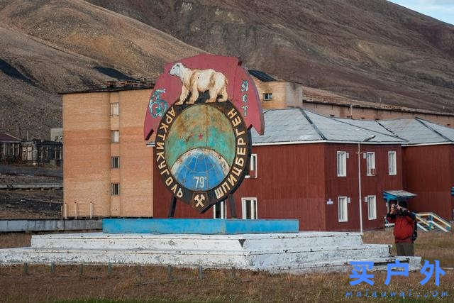 身穿Klattermusen攀山鼠羽絨連帽外套探索世界極北之島,斯瓦爾巴群島