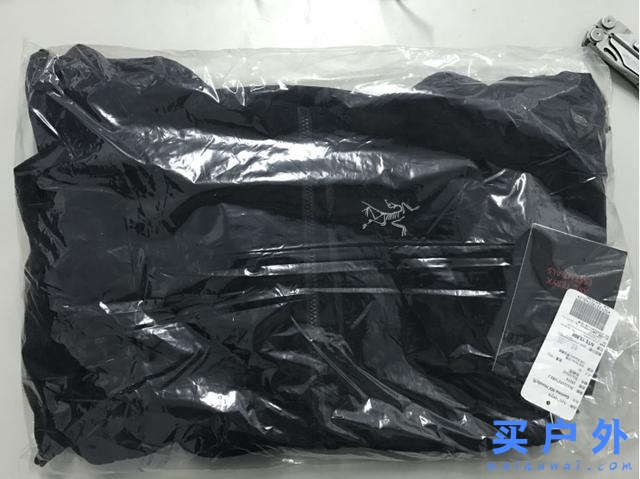 喜歡戶外，就把始祖鳥Arc'teryx的硬殼沖鋒衣和軟殼外套兩件一起買