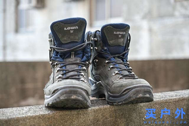 穿著Lowa多功能戶外鞋,探索群山峻嶺之間