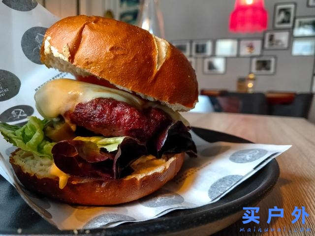 身穿Klattermusen攀山鼠羽絨連帽外套探索世界極北之島,斯瓦爾巴群島