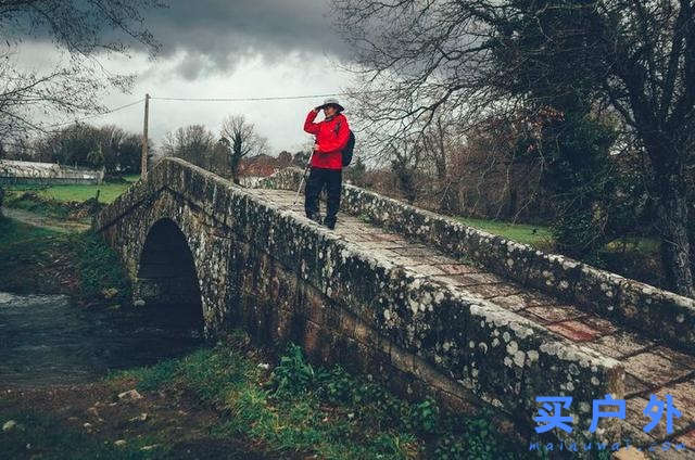 西班牙朝圣之路，走過風雪冰雨的蜜月旅行