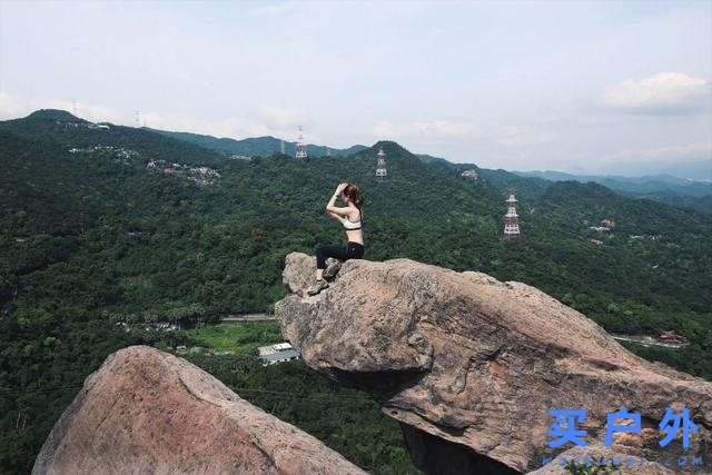 穿的第一件戶外裝備，當一個都市與山林穿梭的雙棲女子