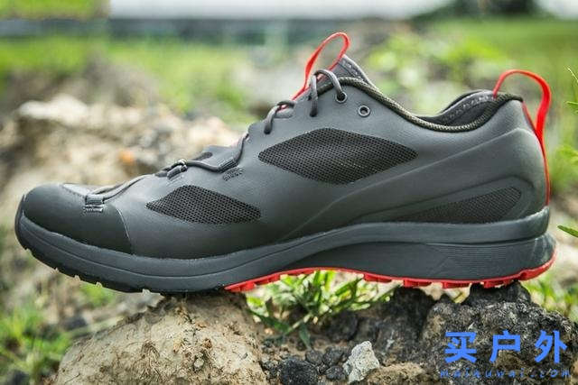 始祖鳥這款全方位越野跑鞋實鞋開箱，你可以買一雙