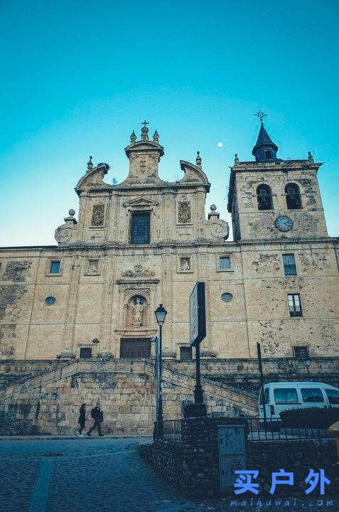 西班牙朝圣之路，走過風雪冰雨的蜜月旅行