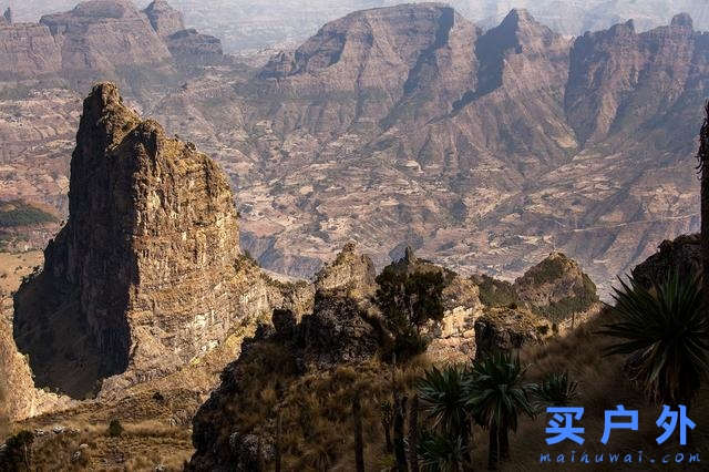 穿著Lowa多功能戶外鞋,探索群山峻嶺之間