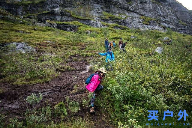 穿著Lowa多功能戶外鞋,探索群山峻嶺之間