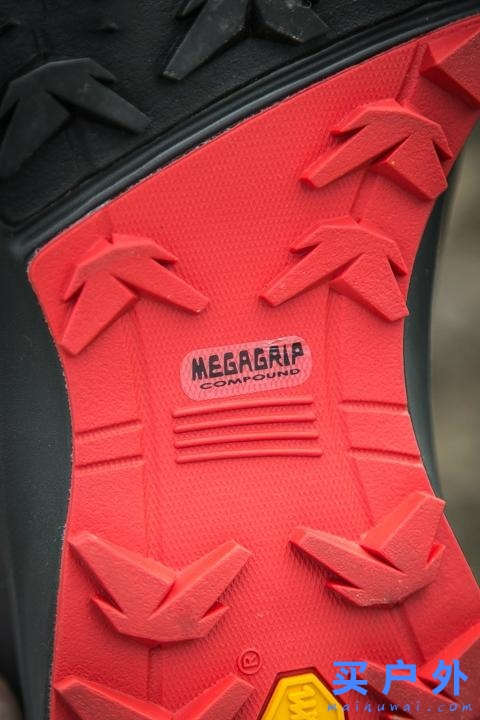 始祖鳥這款全方位越野跑鞋實鞋開箱，你可以買一雙