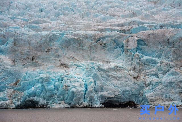 身穿Klattermusen攀山鼠羽絨連帽外套探索世界極北之島,斯瓦爾巴群島