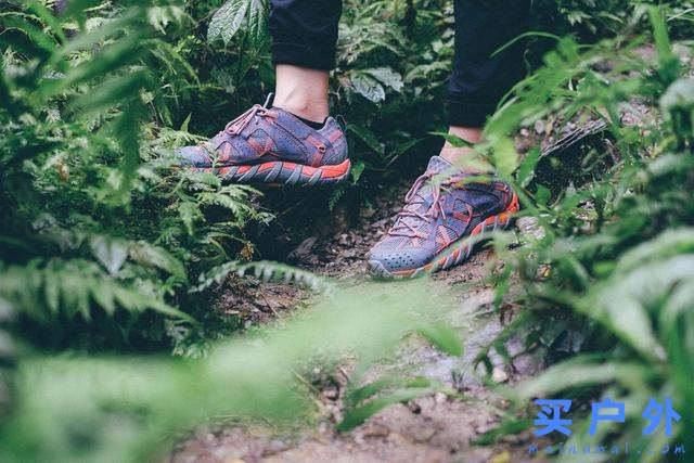 穿的第一件戶外裝備，當一個都市與山林穿梭的雙棲女子