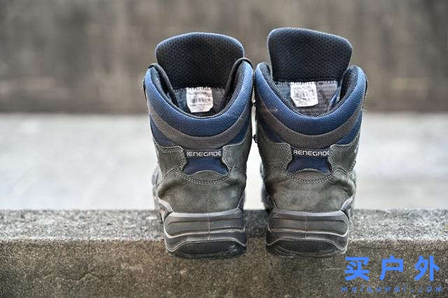 穿著Lowa多功能戶外鞋,探索群山峻嶺之間