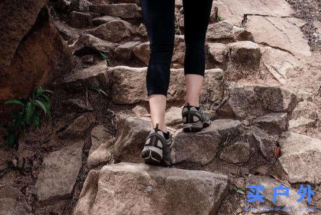 穿的第一件戶外裝備，當一個都市與山林穿梭的雙棲女子